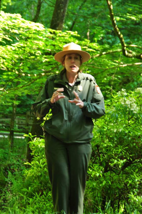 Nossa guia e guarda-parque na Mammoth Cave, a maior caverna do mundo, em Kentucky, nos Estados Unidos